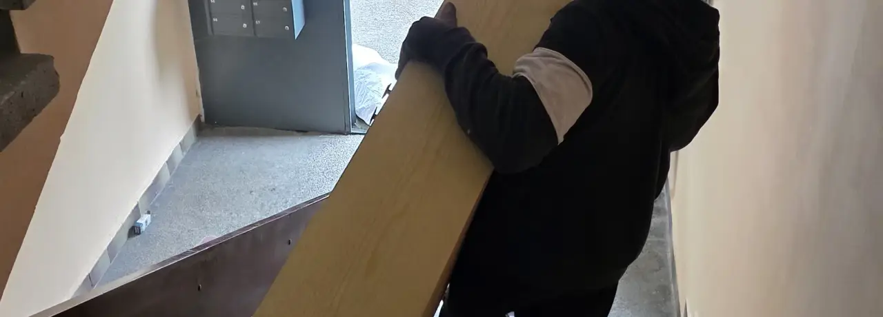 Извозване на стари мебели в Белица